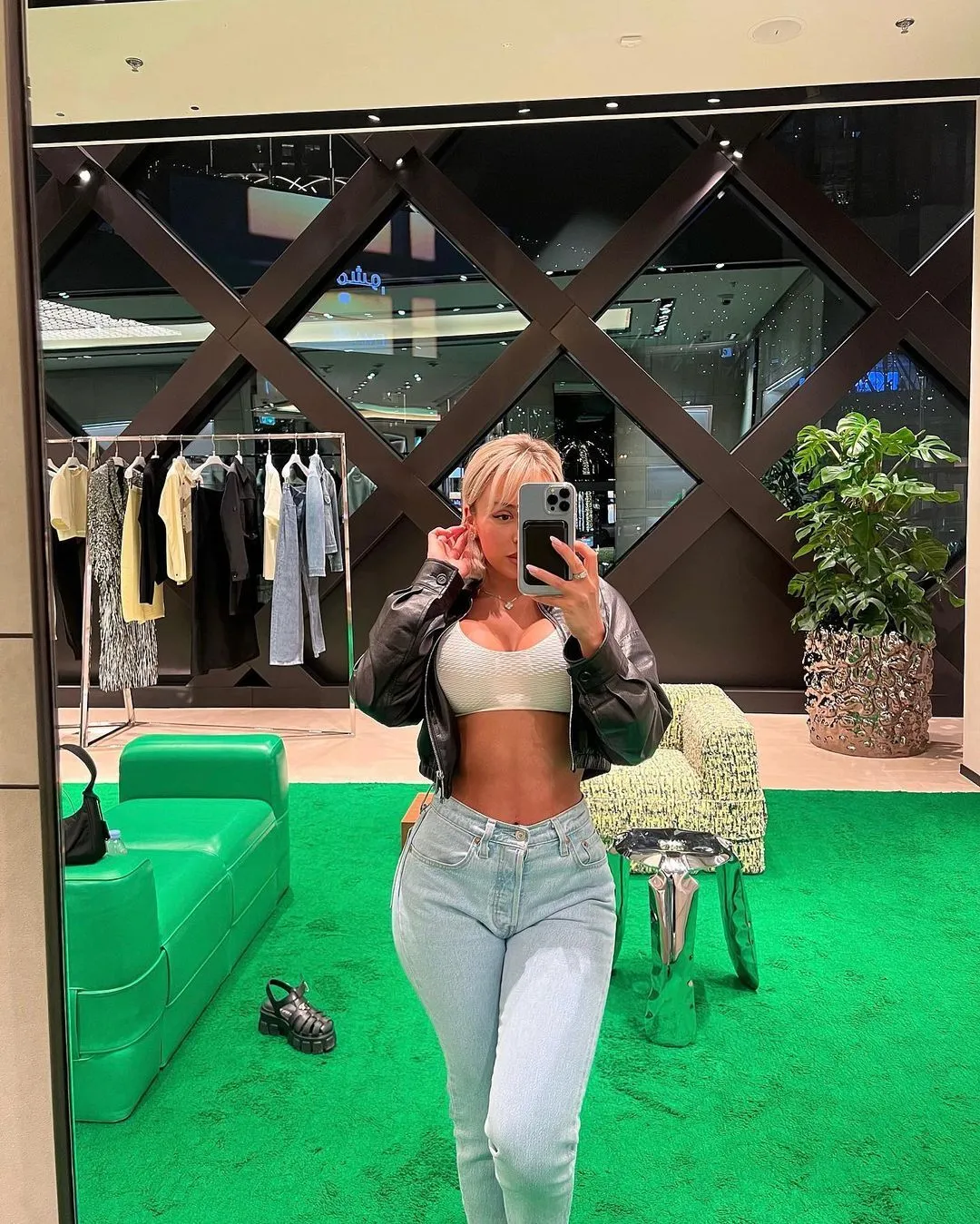 Старша на 7,5 років: Мудрика запідозрили в романі з російською моделлю. Фото