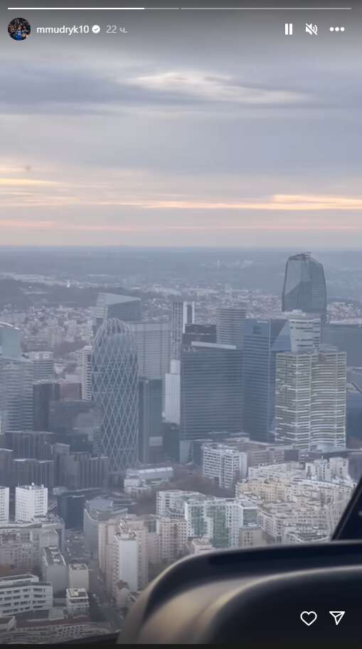 Старша на 7,5 років: Мудрика запідозрили в романі з російською моделлю. Фото