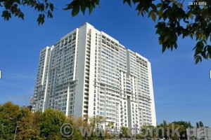 Ось тут у печерській новобудові на Щорса, 44а головбуху Генпрокуратури і її сину вдалось купити квартири по ціні Оболоні. dqxikeidqxidqeant