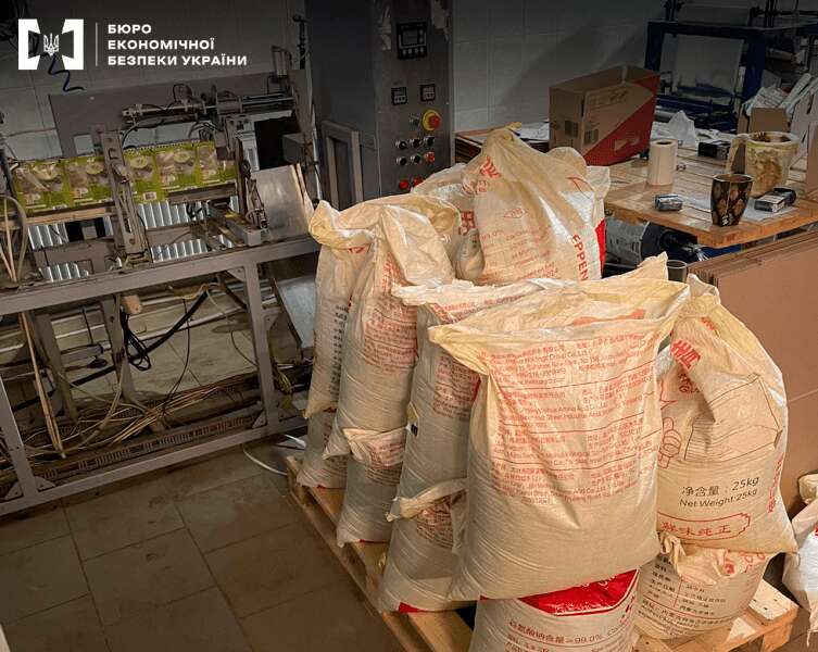 БЕБ викрило масштабне виробництво фальсифікованої харчової продукції в парку Межигір’я dqxikeidqxidqeant