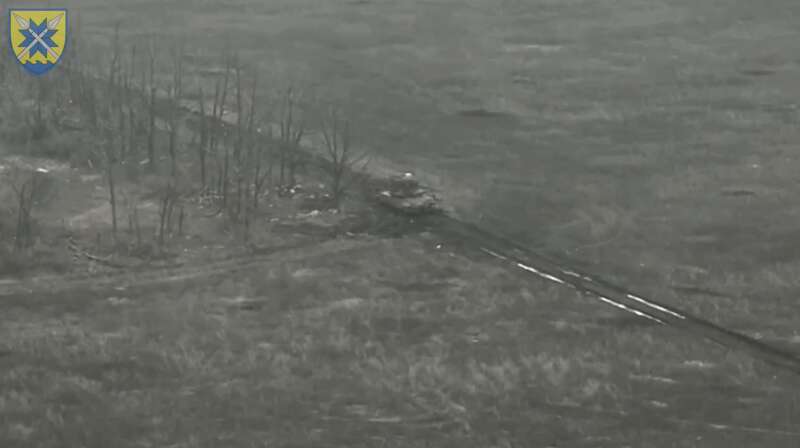 Працювали воїни Маріупольської бригади: ЗСУ точним ударом відмінусували російський танк. Відео dqxikeidqxidqeant