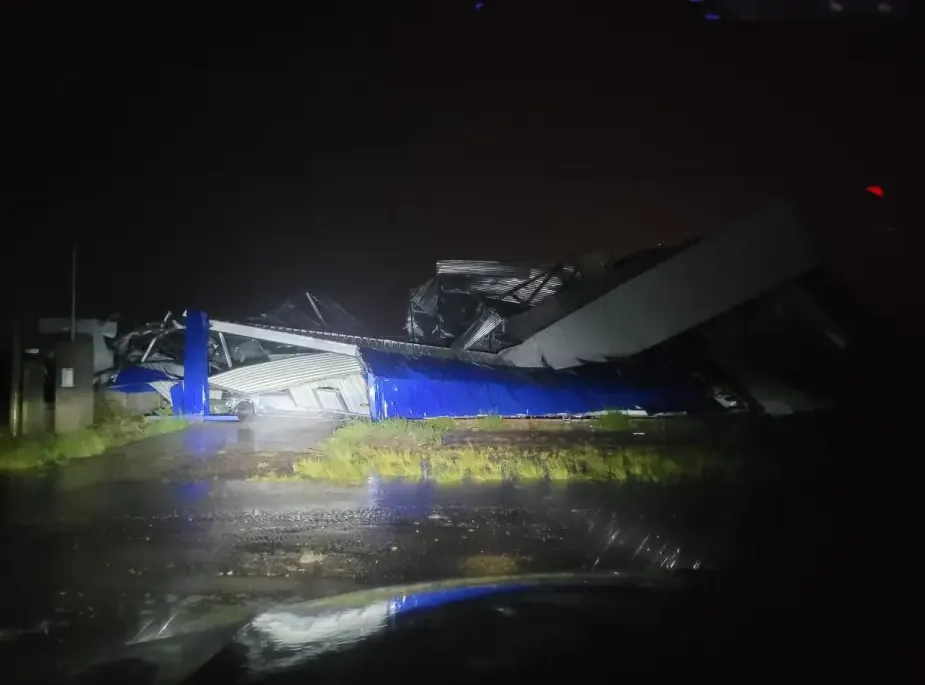 Зносив на шляху все: кількість загиблих внаслідок урагану в Аргентині зросла до 14 осіб, швидкість вітру сягала 150 км на годину. Фото і відео