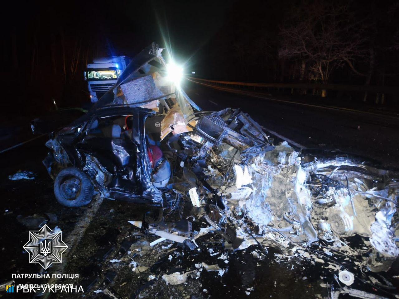 Біля Львова через масштабне ДТП заблоковано рух трасою Київ-Чоп: маршрут об’їзду dqxikeidqxidqrant