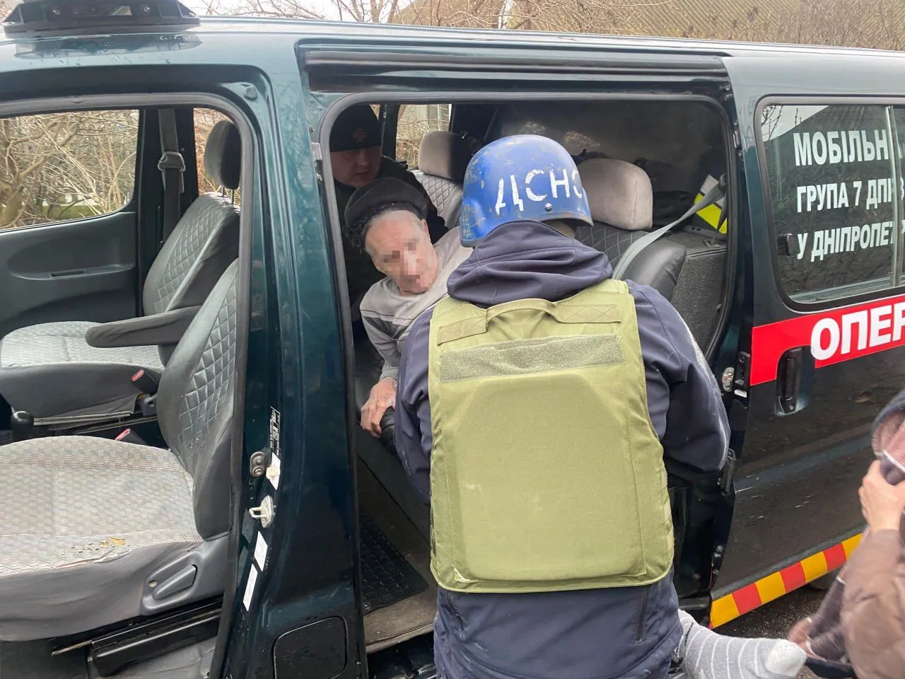 В Никополе в результате вражеского обстрела погибли две женщины, ранены мужчины. Фото