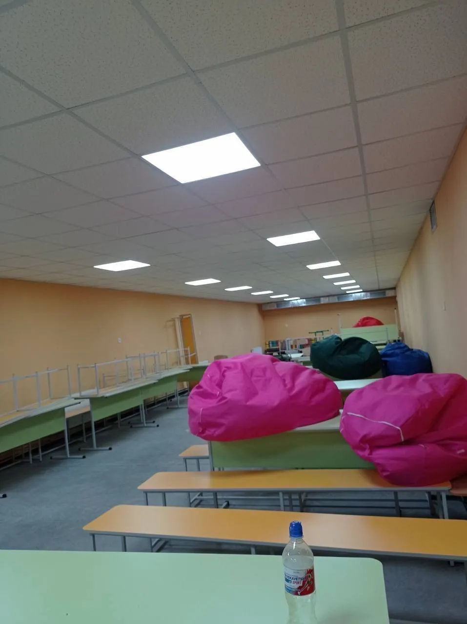 У Києві відремонтували укриття школи, де під час повітряної тривоги обвалилась стеля. Фото і відео