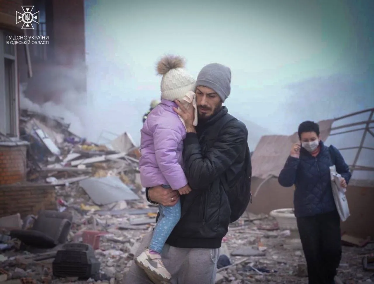 Сотни разрушенных человеческих судеб: в ГСЧС показали последствия российского ракетного обстрела. Жуткие фото