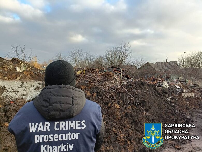 Последствия вражеских обстрелов Изюмщины: двое погибших, полностью разрушены дом 05