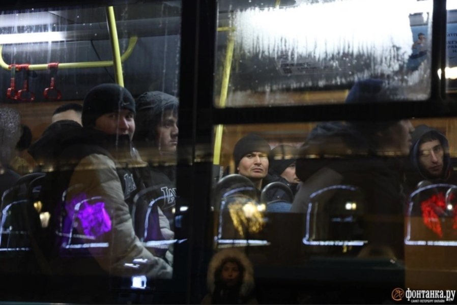 мігранти, автобус, Санкт-Петербург dqxikeidqxidqrant