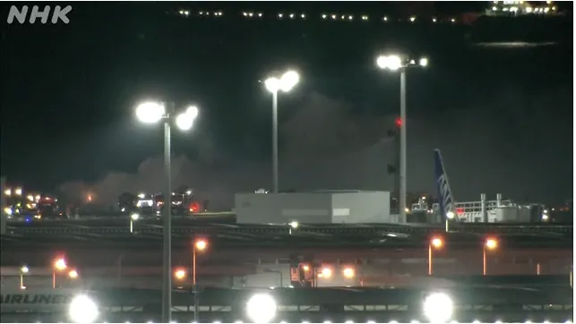 У Токіо під час посадки спалахнув літак із сотнями пасажирів на борту. Відео