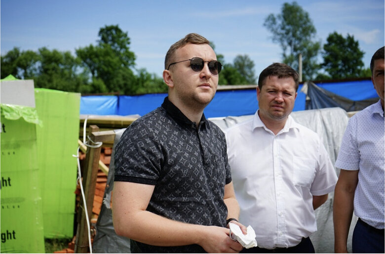 Золотий вагон, піщаний кар’єр та лакшері вечірки: за що постачальник Міноборони давав ДБР хабар у $500 тисяч 02 Золотий вагон, піщаний кар’єр та лакшері вечірки: за що постачальник Міноборони давав ДБР хабар у $500 тисяч 02 dqxikeidqxiqdzant