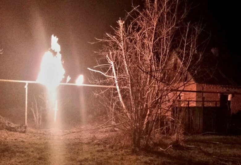 Вночі росіяни вдарили з артилерії по Нікополю: пошкоджено будинки, газогони та ЛЕП. Без світла майже 1,5 тис. родин 03