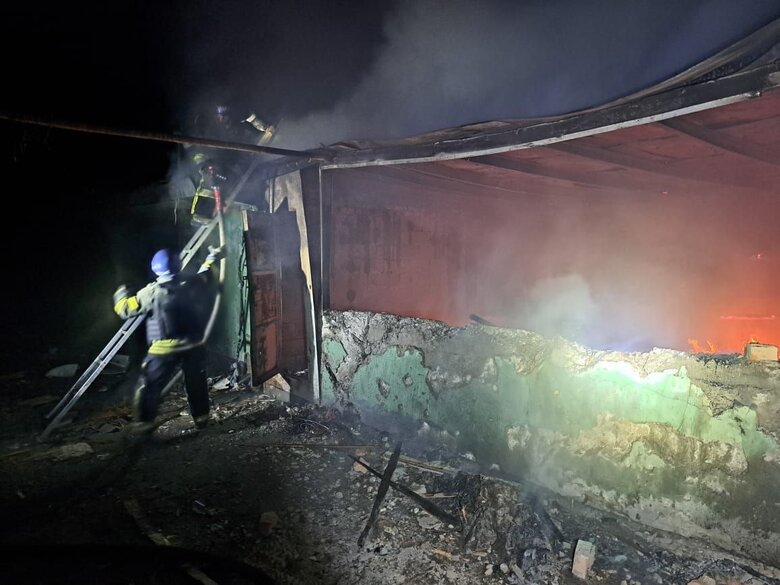 Вночі росіяни вдарили з артилерії по Нікополю: пошкоджено будинки, газогони та ЛЕП. Без світла майже 1,5 тис. родин 04