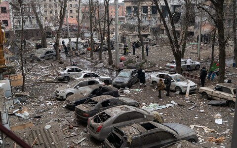 Наслідки ракетного удару по житловому будинку в Харкові