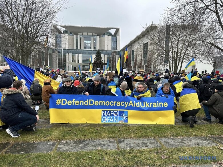 В Берлине несколько тысяч активистов потребовали передать Украине Taurus 02 dqxikeidqxidqeant