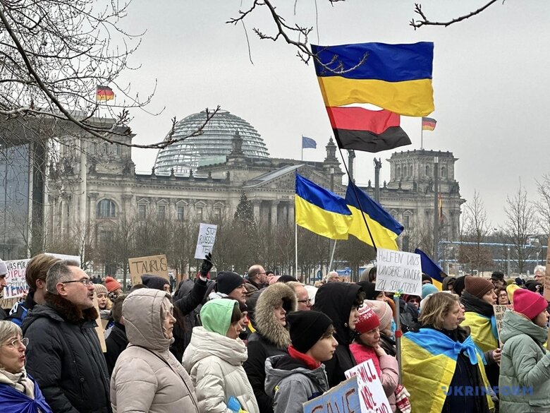 В Берлине несколько тысяч активистов потребовали передать Украине Taurus 13