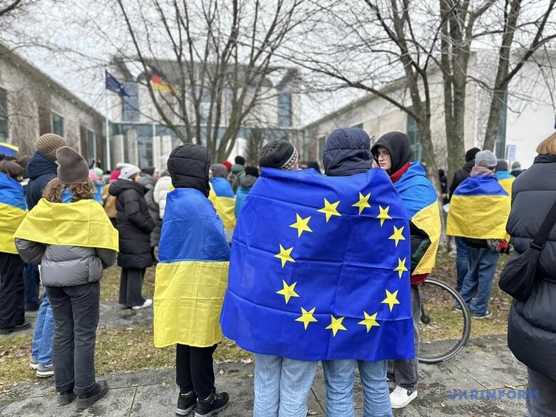 В Берлине несколько тысяч активистов потребовали передать Украине Taurus 15