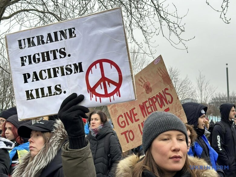 В Берлине несколько тысяч активистов потребовали передать Украине Taurus 08