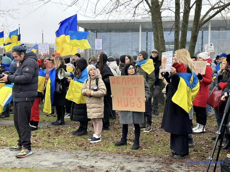 В Берлине несколько тысяч активистов потребовали передать Украине Taurus 09