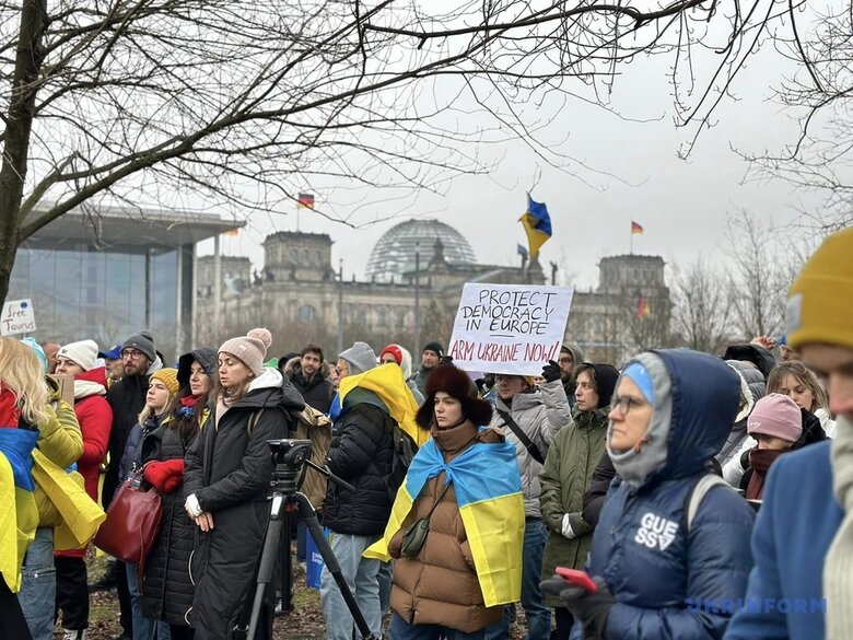 В Берлине несколько тысяч активистов потребовали передать Украине Taurus 10