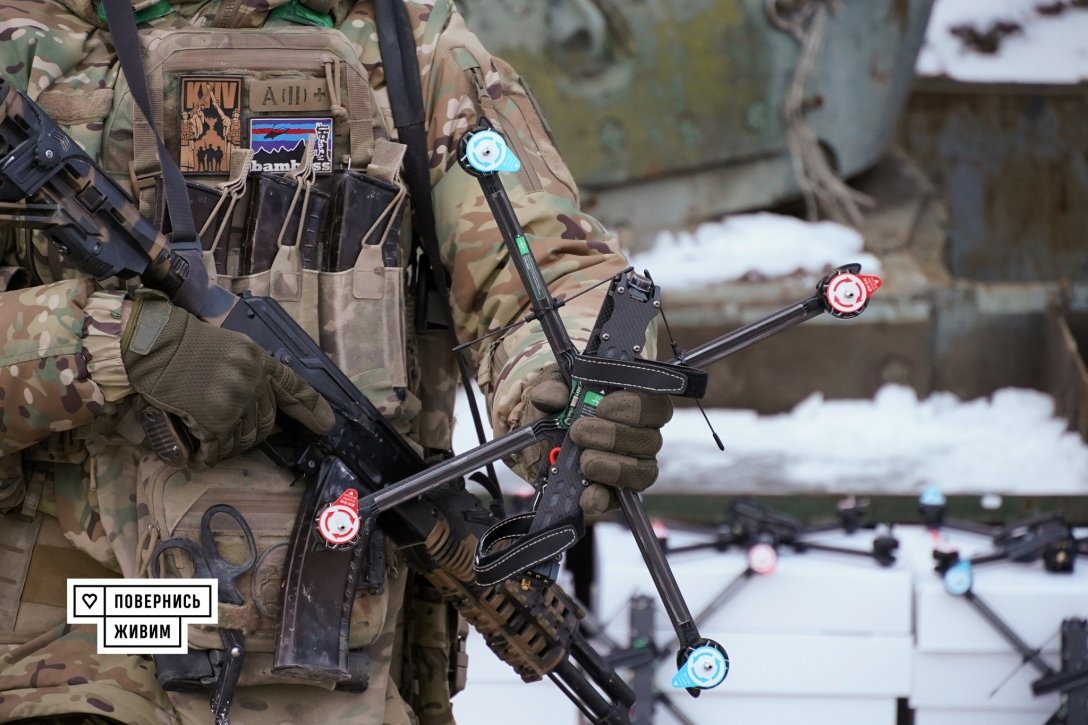 военный, азов, дрон dqxikeidqxidqeant