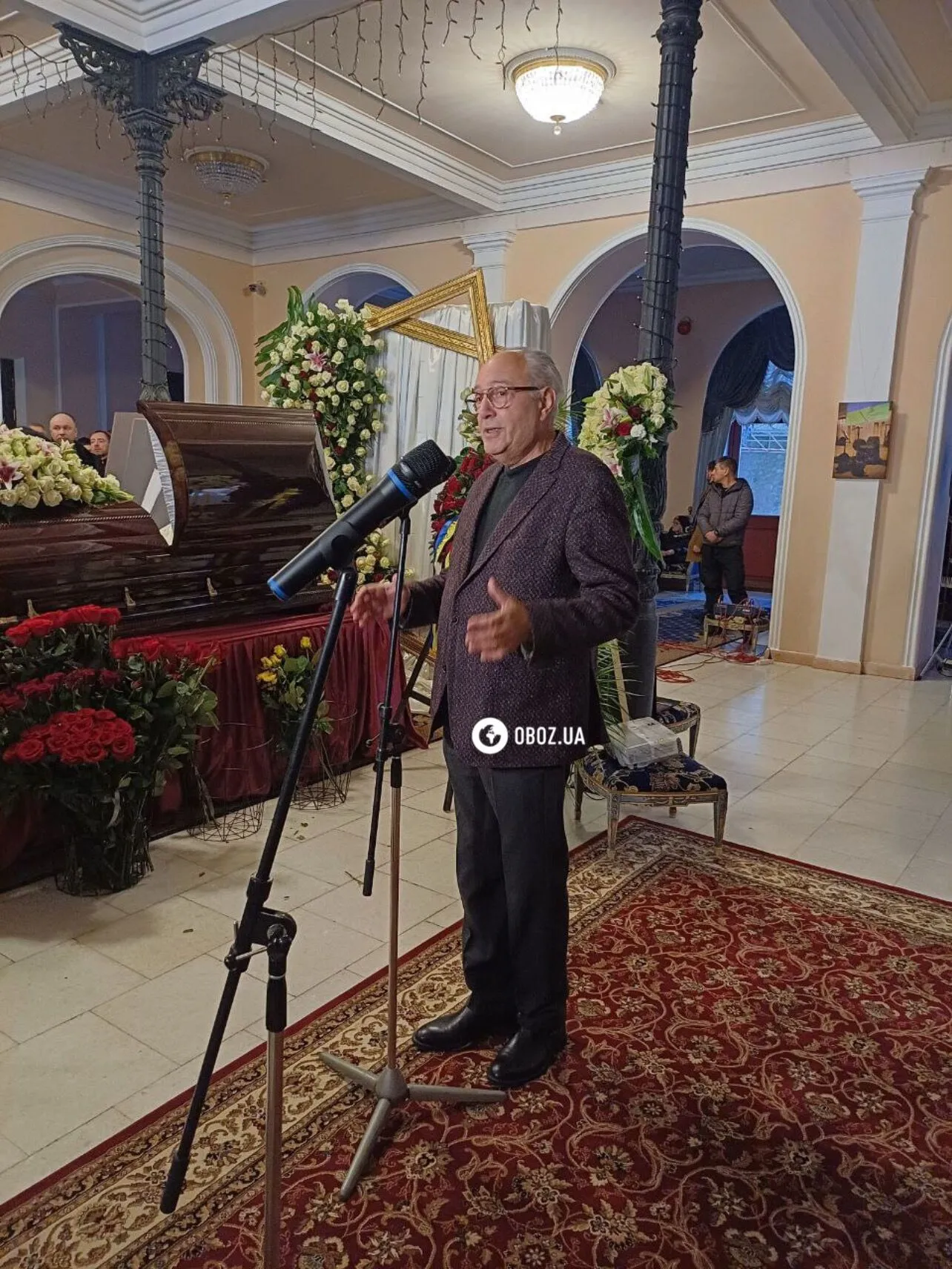 У Києві прощаються з Віталієм Білоножком: прийшли Філарет і військові ЗСУ, а Лобода й Ротару передали квіти