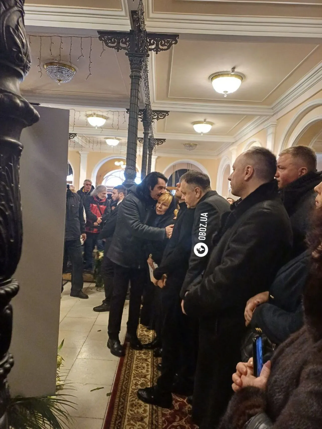 У Києві прощаються з Віталієм Білоножком: прийшли Філарет і військові ЗСУ, а Лобода й Ротару передали квіти