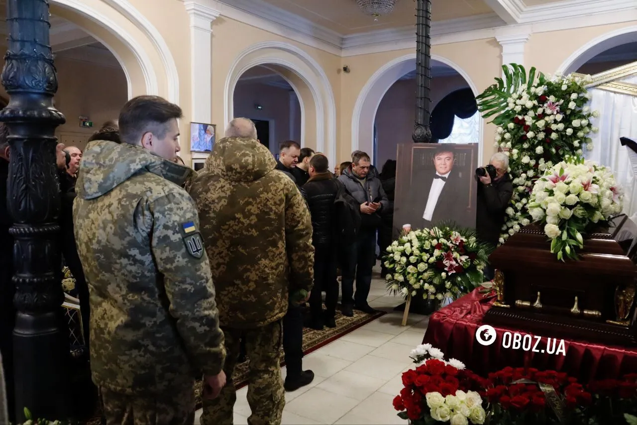 В Киеве прощаются с Виталием Белоножко: пришли Филарет и военные ВСУ, а Лобода и Ротару передали цветы