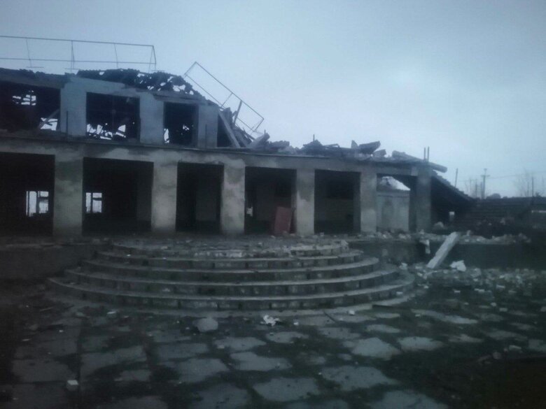 Рашисти скинули КАБ на Пункт незламності в Бериславському районі Херсонщини 02