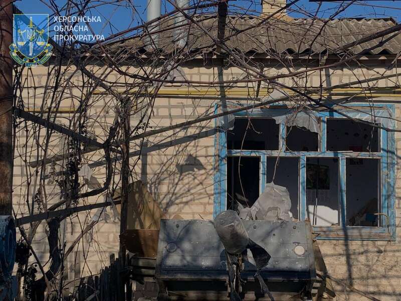 Окупанти вдарили по Херсону та Бериславу: є загиблий і поранені. Фото й відео dqxikeidqxidqeant