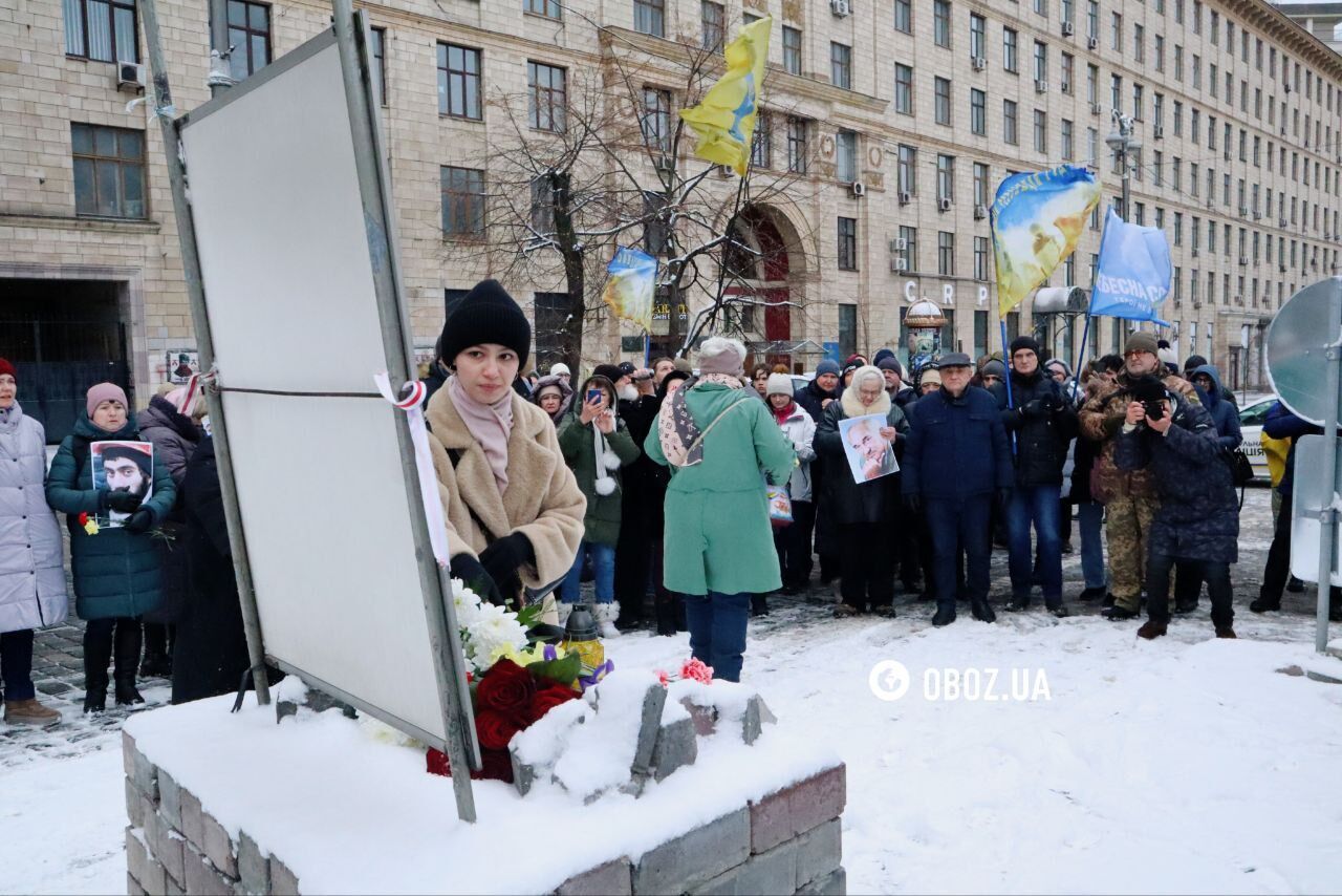 С портретами, цветами и лампадками: в Киеве почтили память первых погибших Героев Небесной сотни. Фото и видео dqxikeidqxidqrant