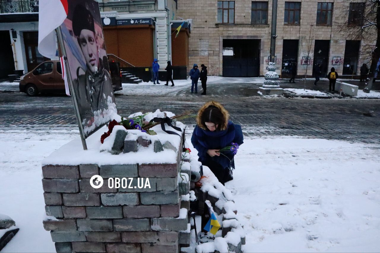 С портретами, цветами и лампадками: в Киеве почтили память первых погибших Героев Небесной сотни. Фото и видео
