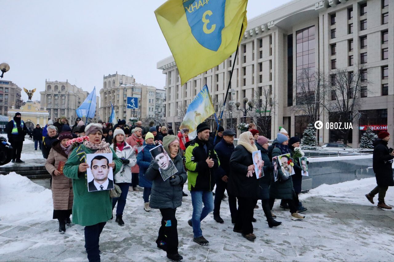 С портретами, цветами и лампадками: в Киеве почтили память первых погибших Героев Небесной сотни. Фото и видео