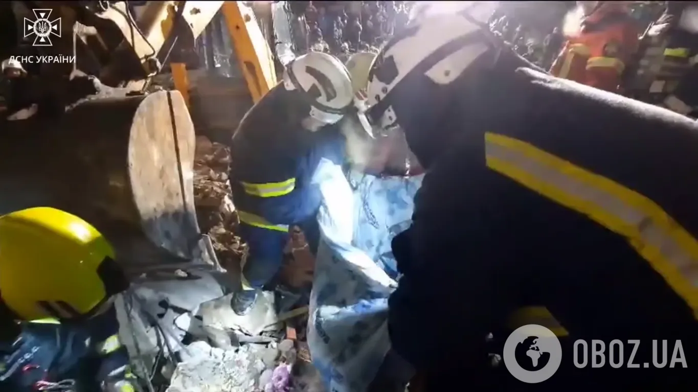 Евакуація тіла загиблої дівчинки dqxikeidqxidtant