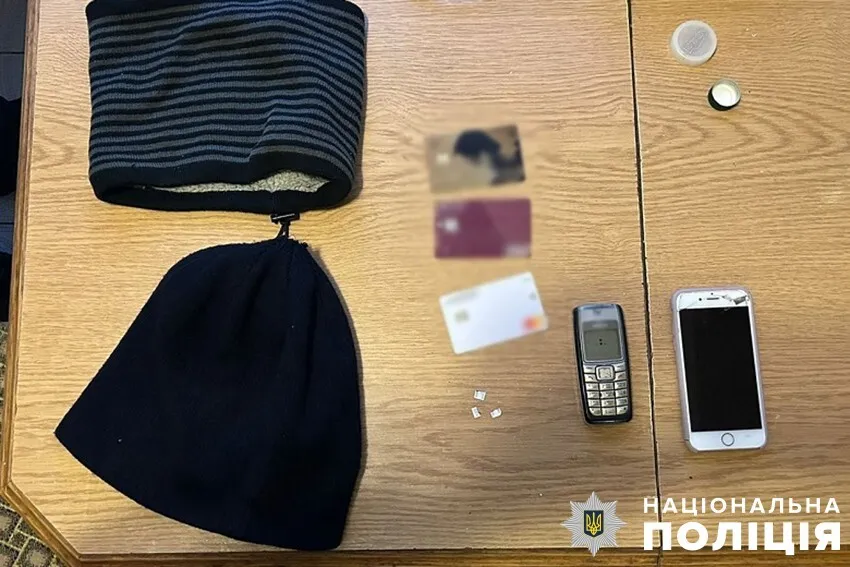 В Киеве рецидивист и его знакомый избили и ограбили прохожего. Подробности и фото dqxikeidqxidqrant