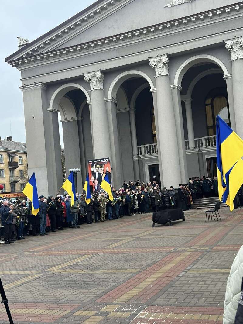 Йому назавжди буде 31: у Рівному попрощалися з актором Володимиром Федінчуком, який загинув у боях за Україну. Фото