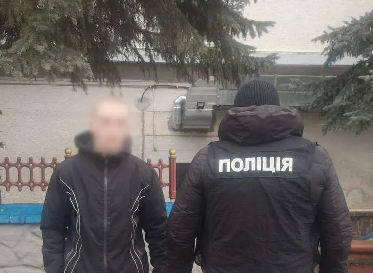 В Киеве парень устроил драку в метро: нападавшего нашли, появилось видео с dqxikeidqxidqrant