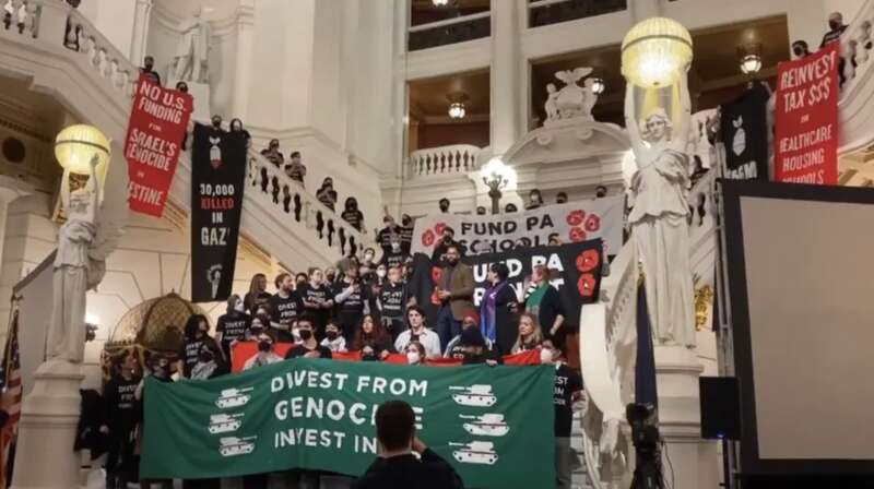 У Пенсільванії в США пройшов пропалестинський мітинг: 200 чоловік затримала поліція. Фото  dqxikeidqxidqrant