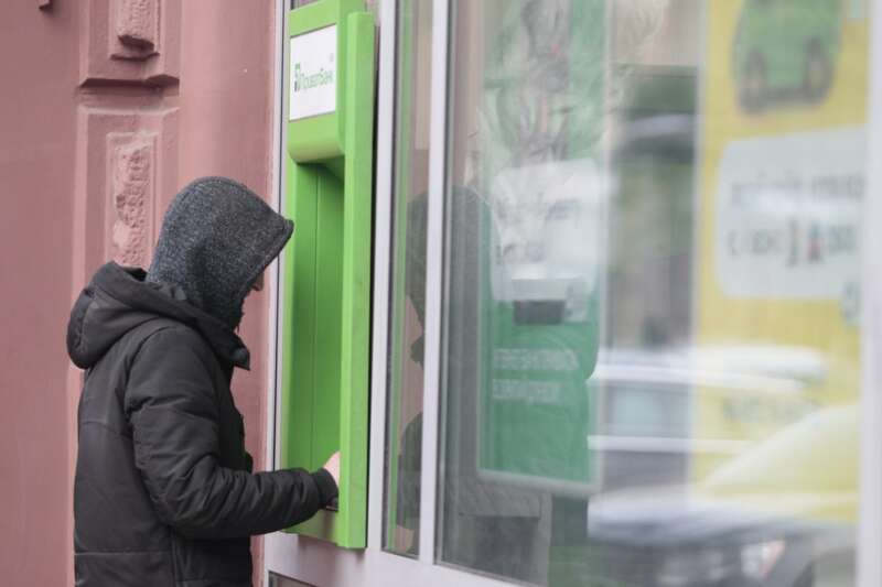 Если законопроект будет принят с соответствующей нормой, у мужчин будет время, чтобы снять средства со счетов в банках dqxikeidqxidqrant