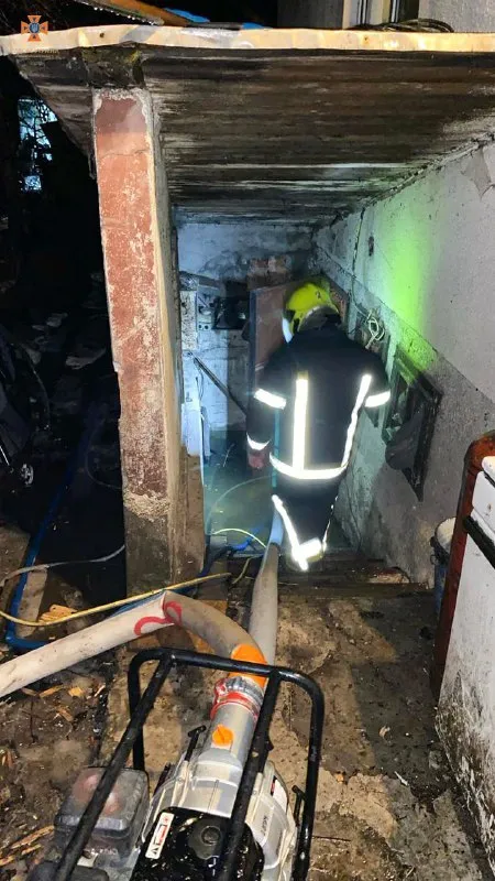 На Закарпатті через сильні опади виникли підтоплення і зсуви. Фото наслідків