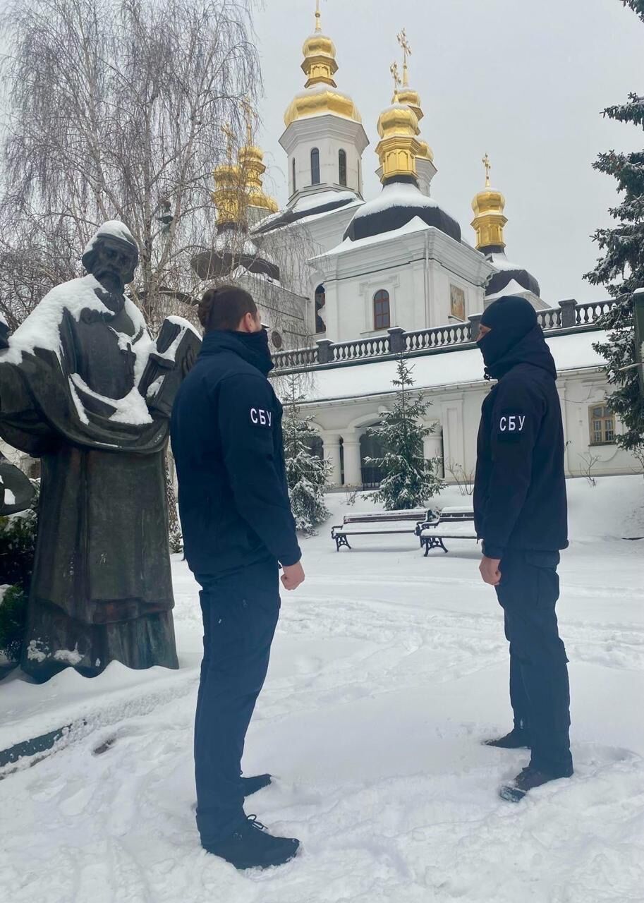 СБУ проводит обыски в Киево-Печерской Лавре: первые детали и фото dqxikeidqxiqduant
