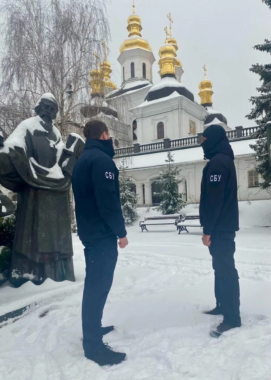 СБУ проводить обшуки в Києво-Печерській Лаврі: перші деталі та фото dqxikeidqxiqqdant