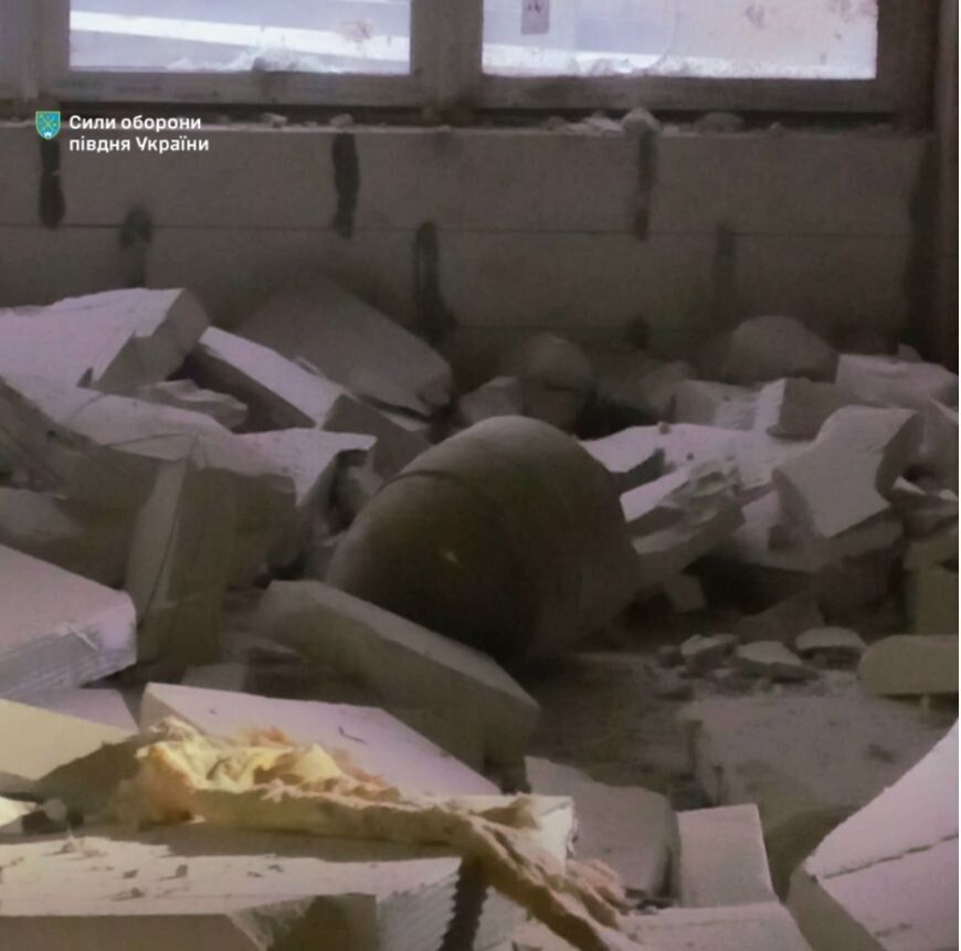 A Russian X-59 missile was shot down in Odessa: the debris damaged a building. Photo
