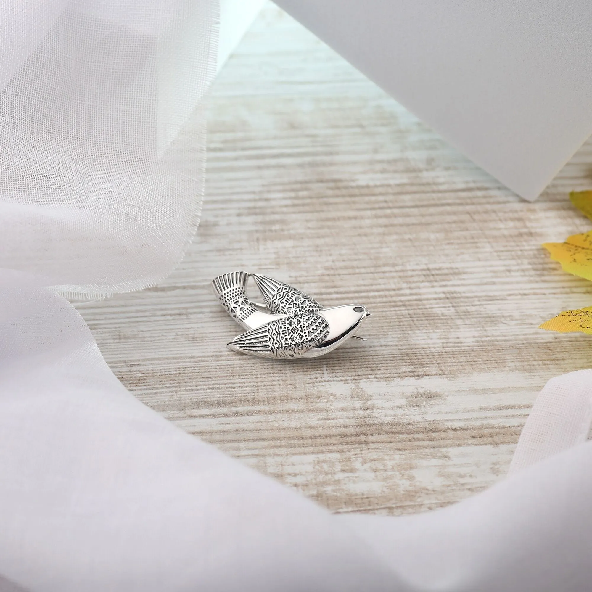 Оливкова блуза і брошка з птахою: Олена Зеленська в новому образі звернулася до жителів Канади