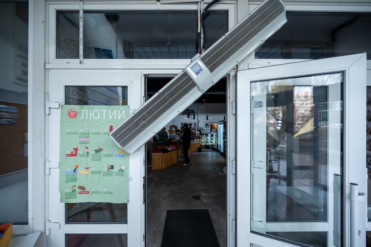 Повреждение в результате ракетной атаки во Львове / © Максим Козицкий / Facebook