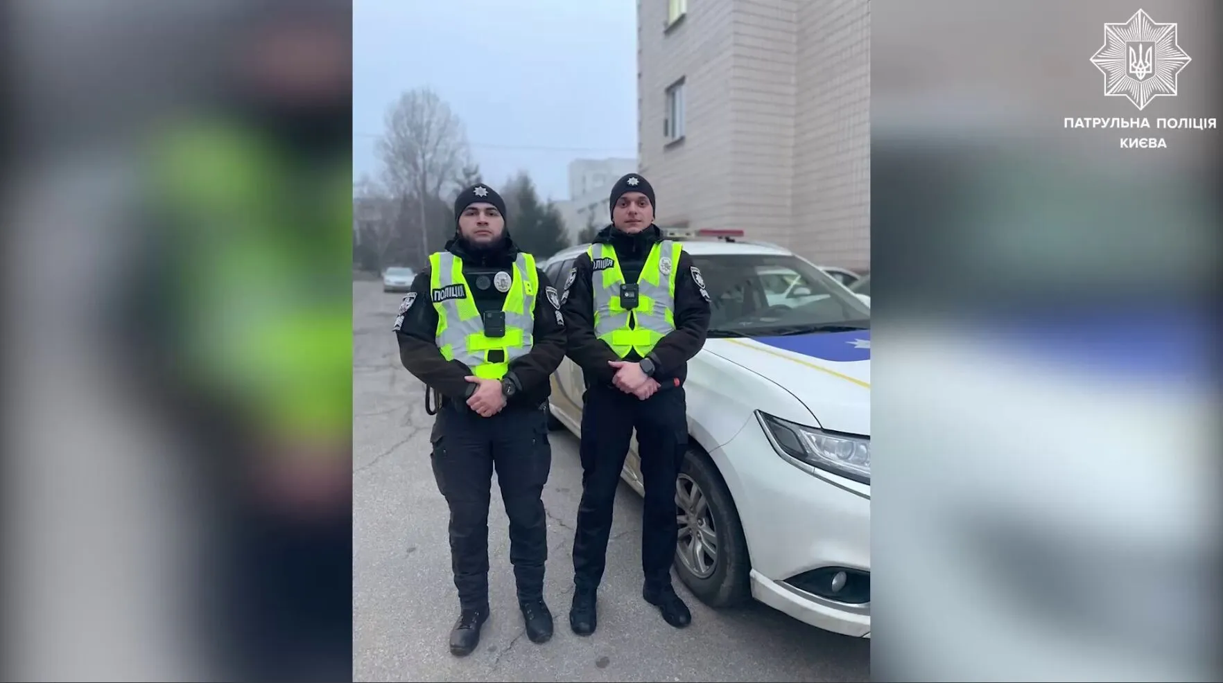 В Киеве патрульные и бойцы ГСЧС во время пожара спасли пенсионера. Видео