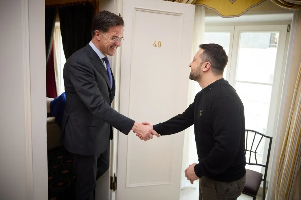 Обговорили подальшу оборонну підтримку України: Зеленський у Мюнхені зустрівся з прем’єром Нідерландів