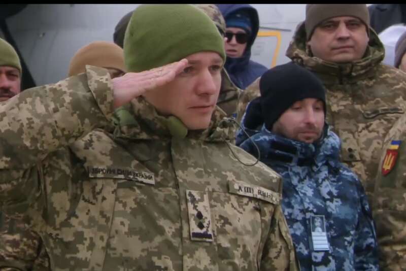 Зеленський у другу річницю повномасштабного вторгнення РФ вручив нагороди українським захисникам. Відео