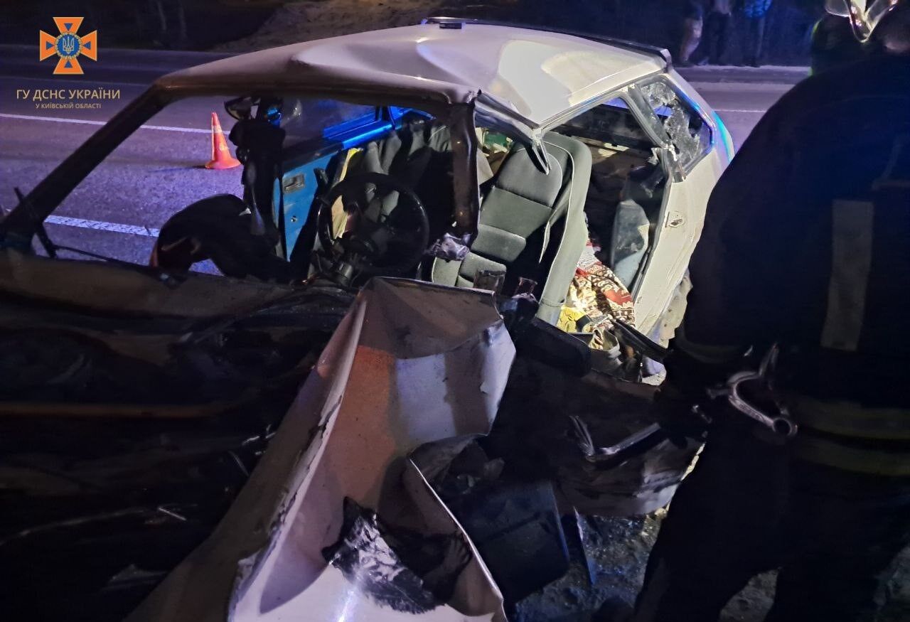 Під Києвом сталась аварія за участі двох легковиків: є загиблі. Фото
