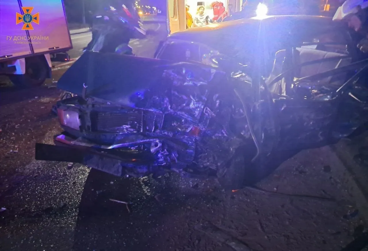 Під Києвом сталась аварія за участі двох легковиків: є загиблі. Фото