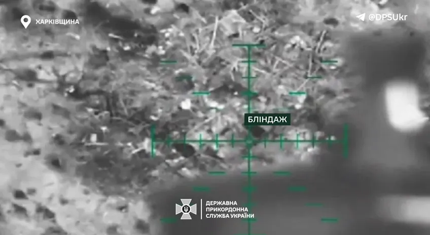 Ворог приречений: на Харківщині дрон прикордонників влучно відпрацював по бліндажу окупантів. Відео dqxikeidqxidqeant